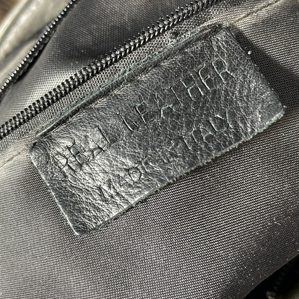 Italian made hobo purse in gorgeous grey leather - it’s so classic! - Picture 15 of 17
